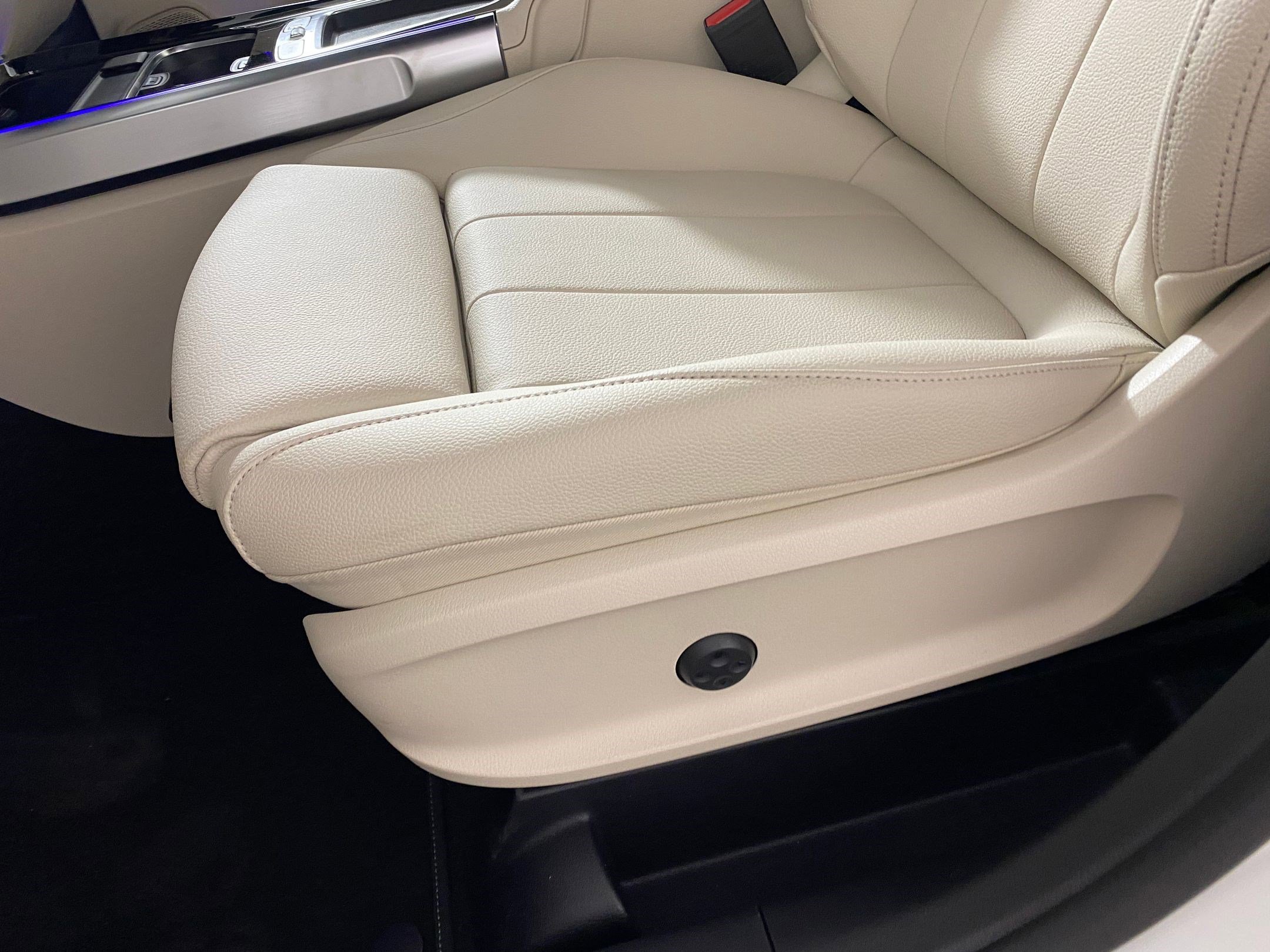 New 2025 Mercedes-Benz GLB 250 4MATIC image 12