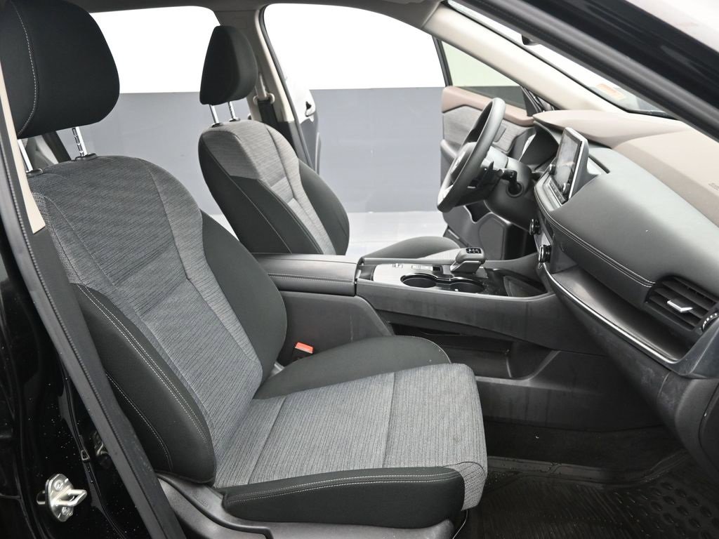 Used 2023 Nissan Rogue SV image 14