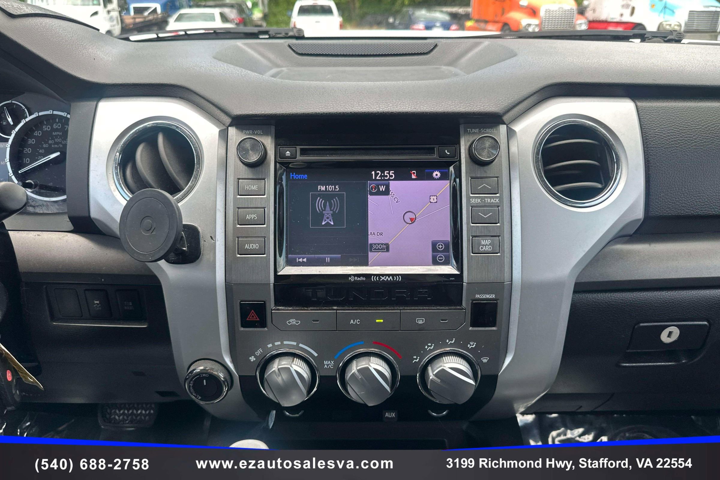 Used 2015 Toyota Tundra SR5 w/ SR5 Upgrade Package AWD/4WD image 29