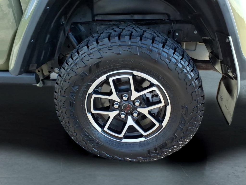 Used 2025 Jeep Gladiator Rubicon AWD/4WD image 13