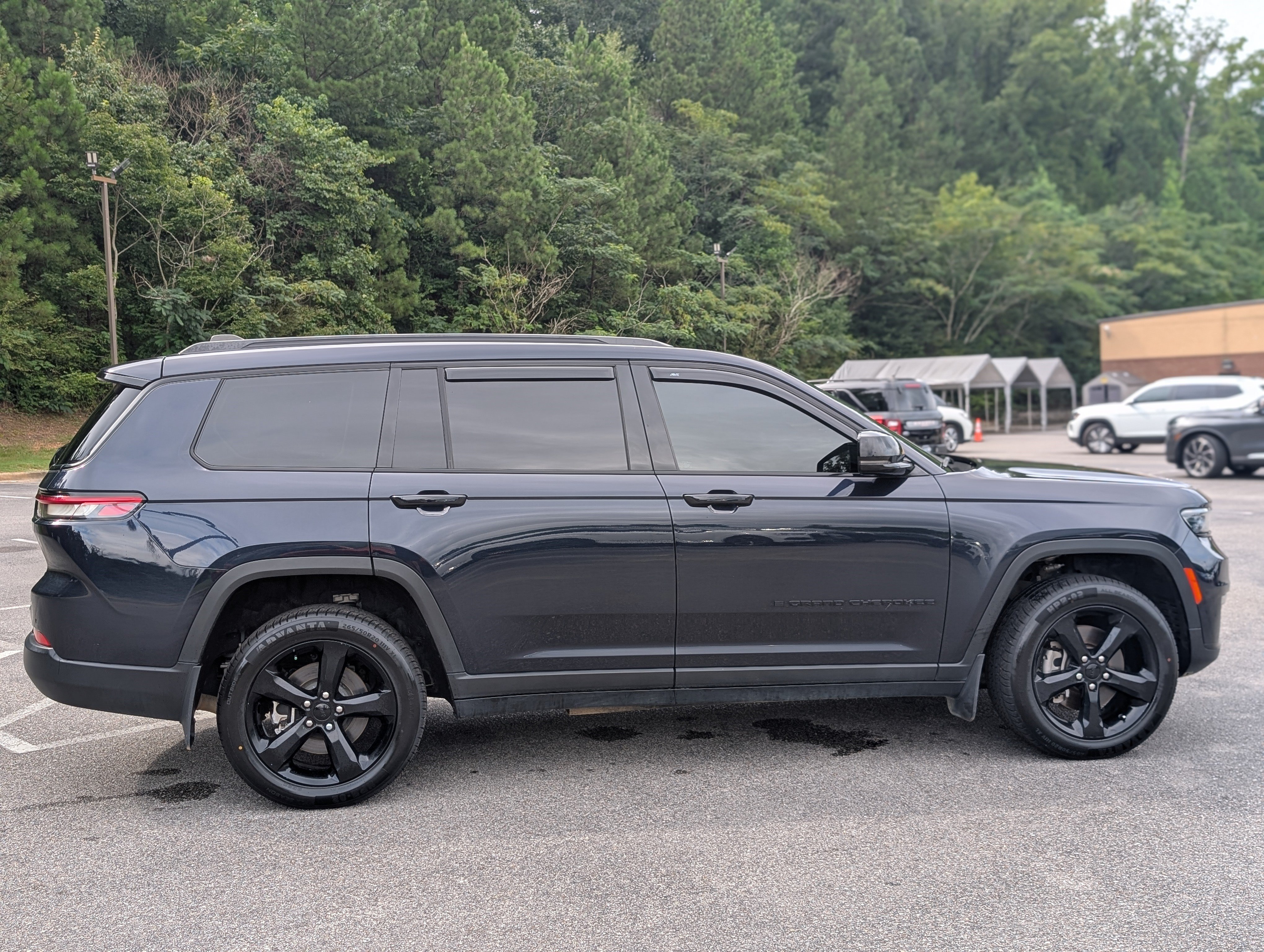 Used 2024 Jeep Grand Cherokee L Limited w/ Black Appearance Package AWD/4WD image 10