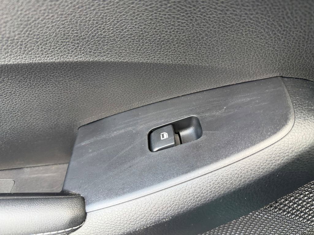 Used 2025 Kia Seltos S image 35