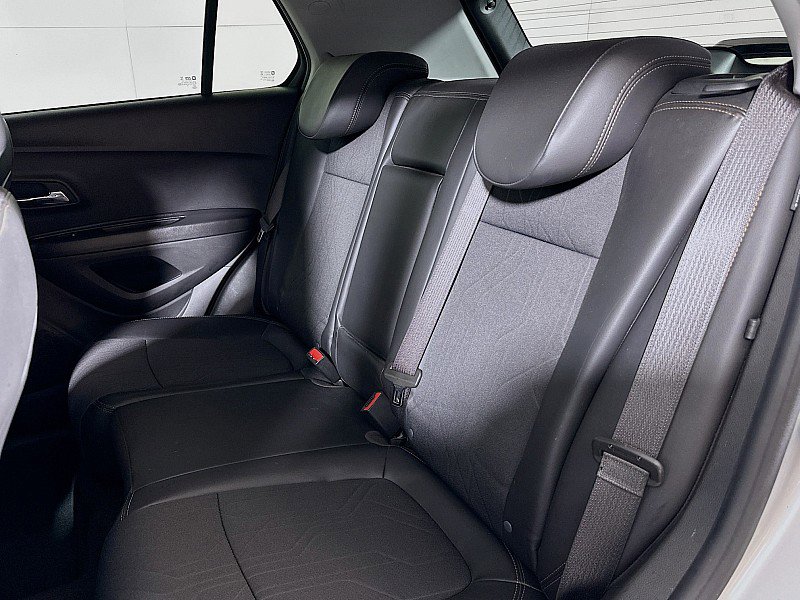 Used 2019 Chevrolet Trax LT w/ LT Convenience Package image 20