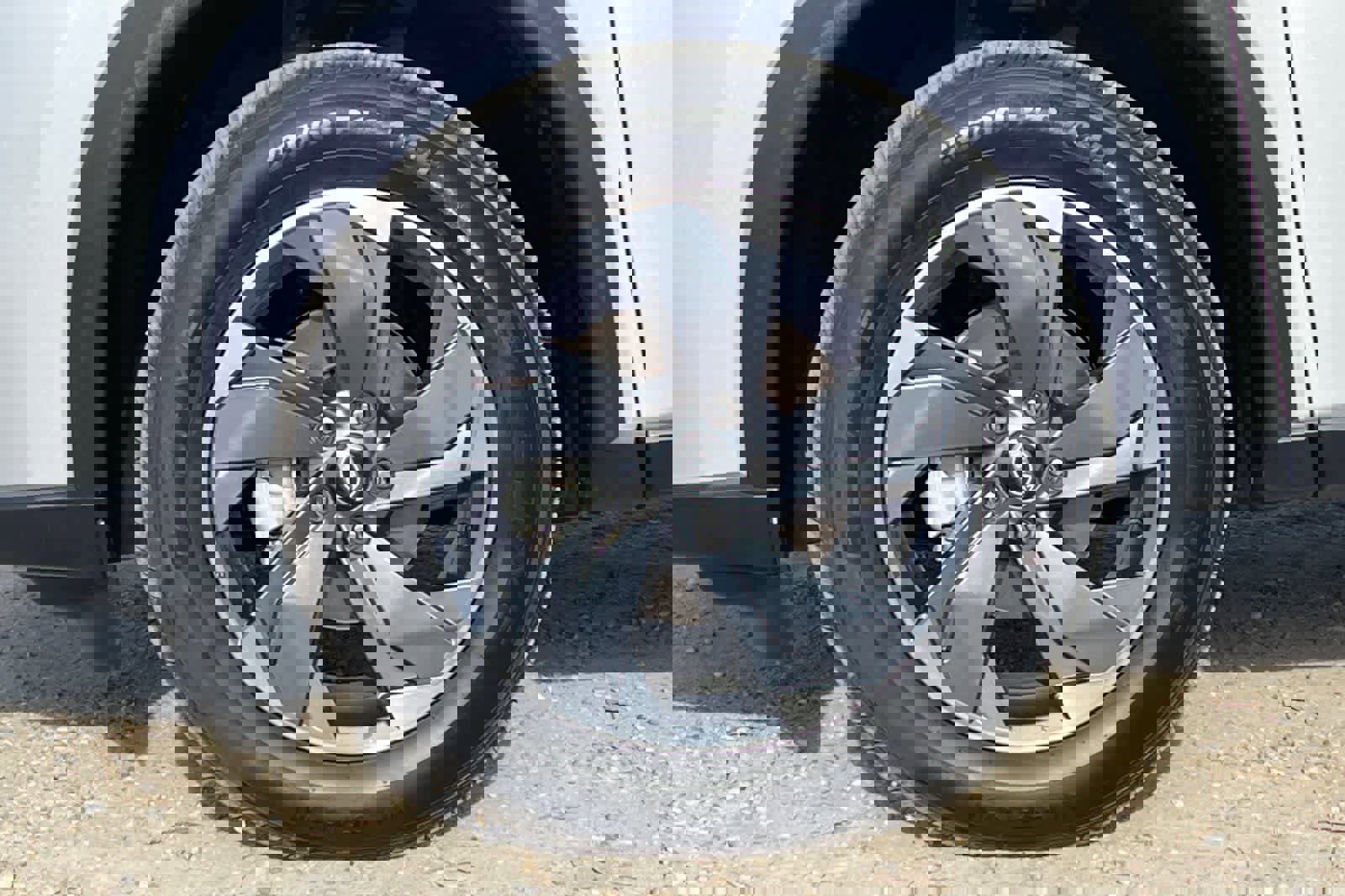 Certified 2025 Nissan Rogue SV image 35