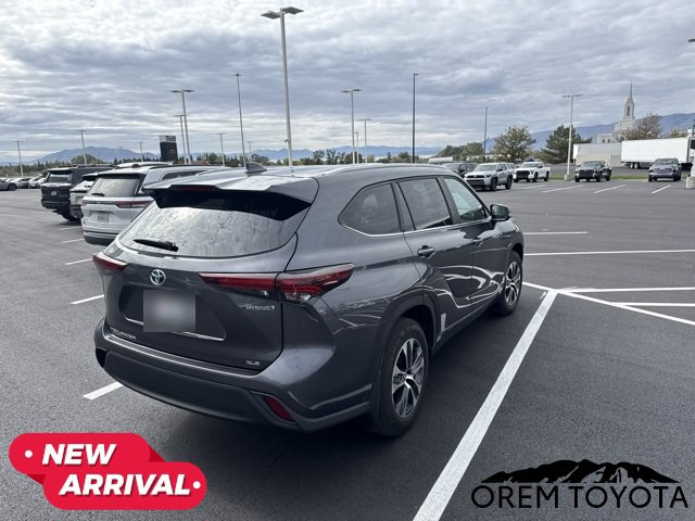 Used 2024 Toyota Highlander XLE AWD/4WD image 9