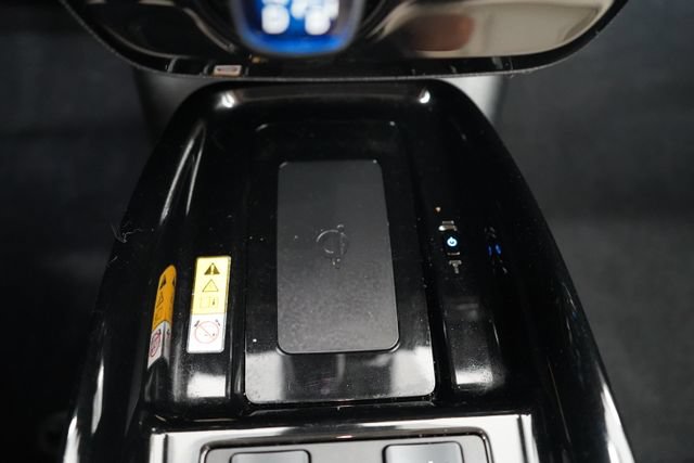 Used 2020 Toyota Prius XLE AWD/4WD image 35