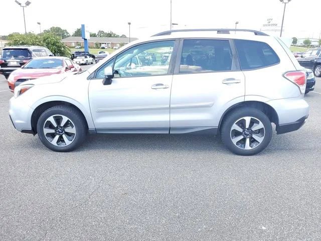 Used 2017 Subaru Forester 2.5i Premium w/ All-Weather Package image 4