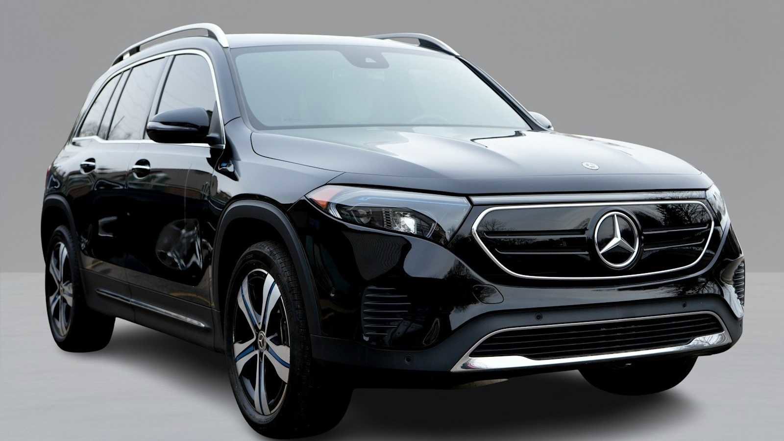 Certified 2022 Mercedes-Benz EQB 300 4MATIC w/ Exclusive Package image 3