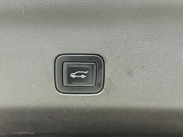 Used 2023 Cadillac Escalade ESV Sport Platinum image 7