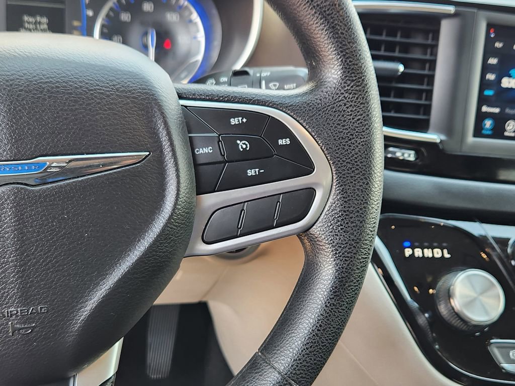 Used 2019 Chrysler Pacifica Touring image 10