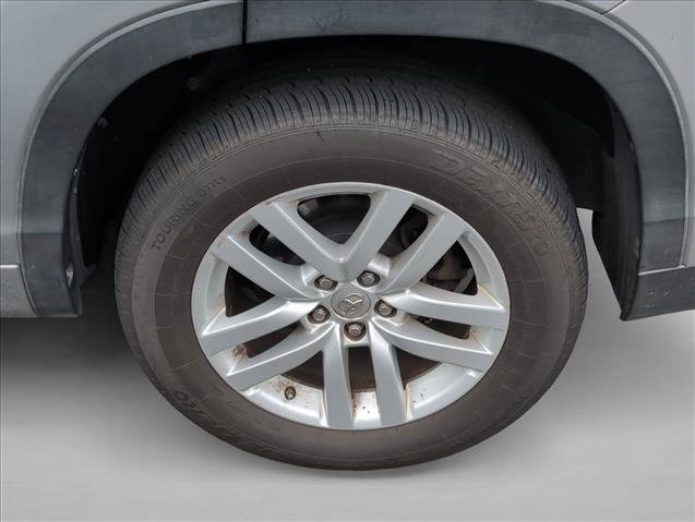 Used 2014 Toyota Highlander LE FWD image 25