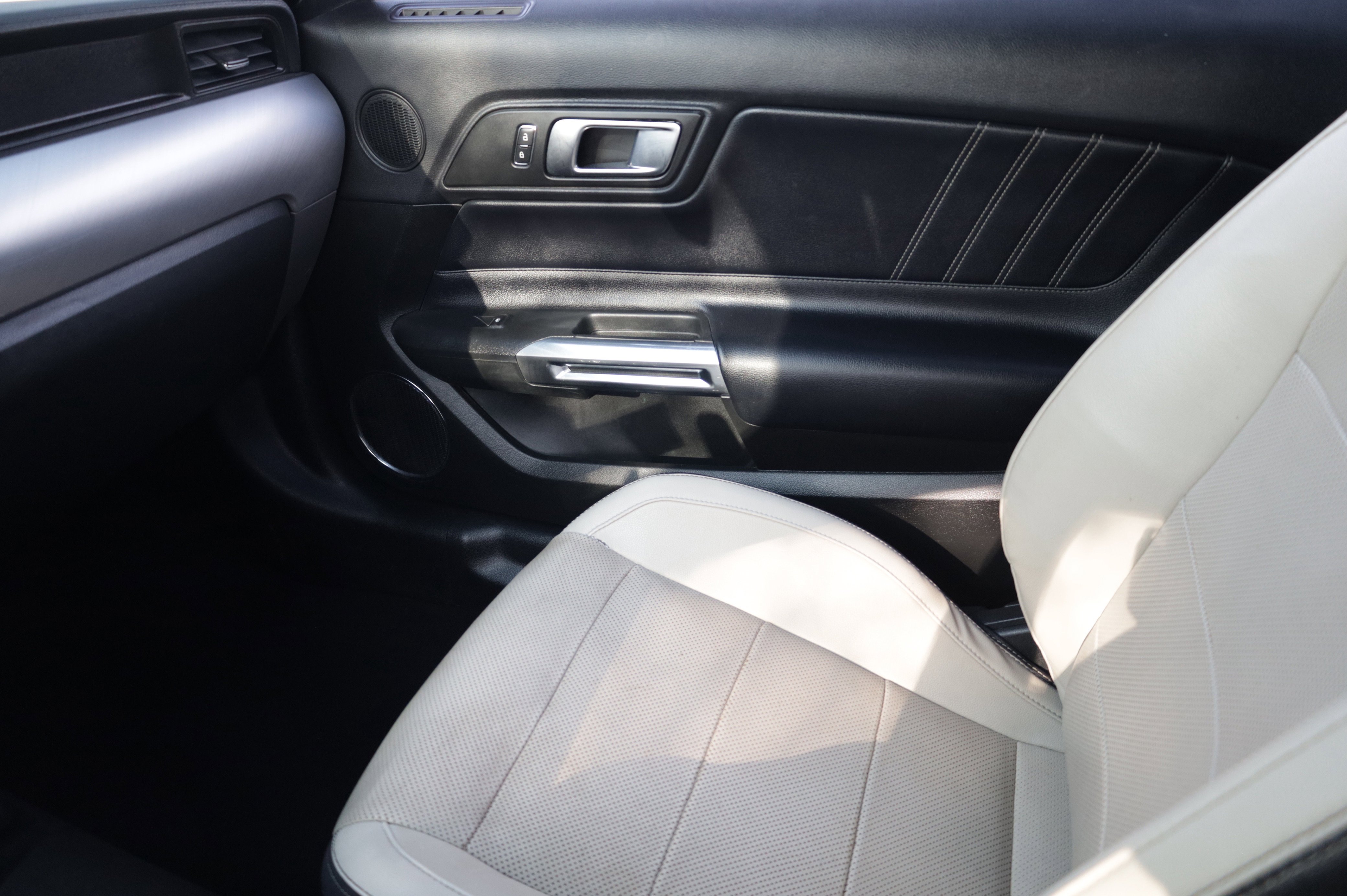 Used 2020 Ford Mustang Premium RWD image 12