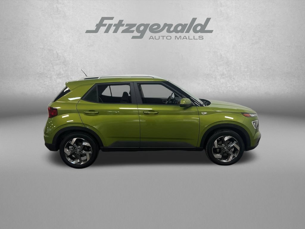 Used 2024 Hyundai Venue SEL FWD image 7
