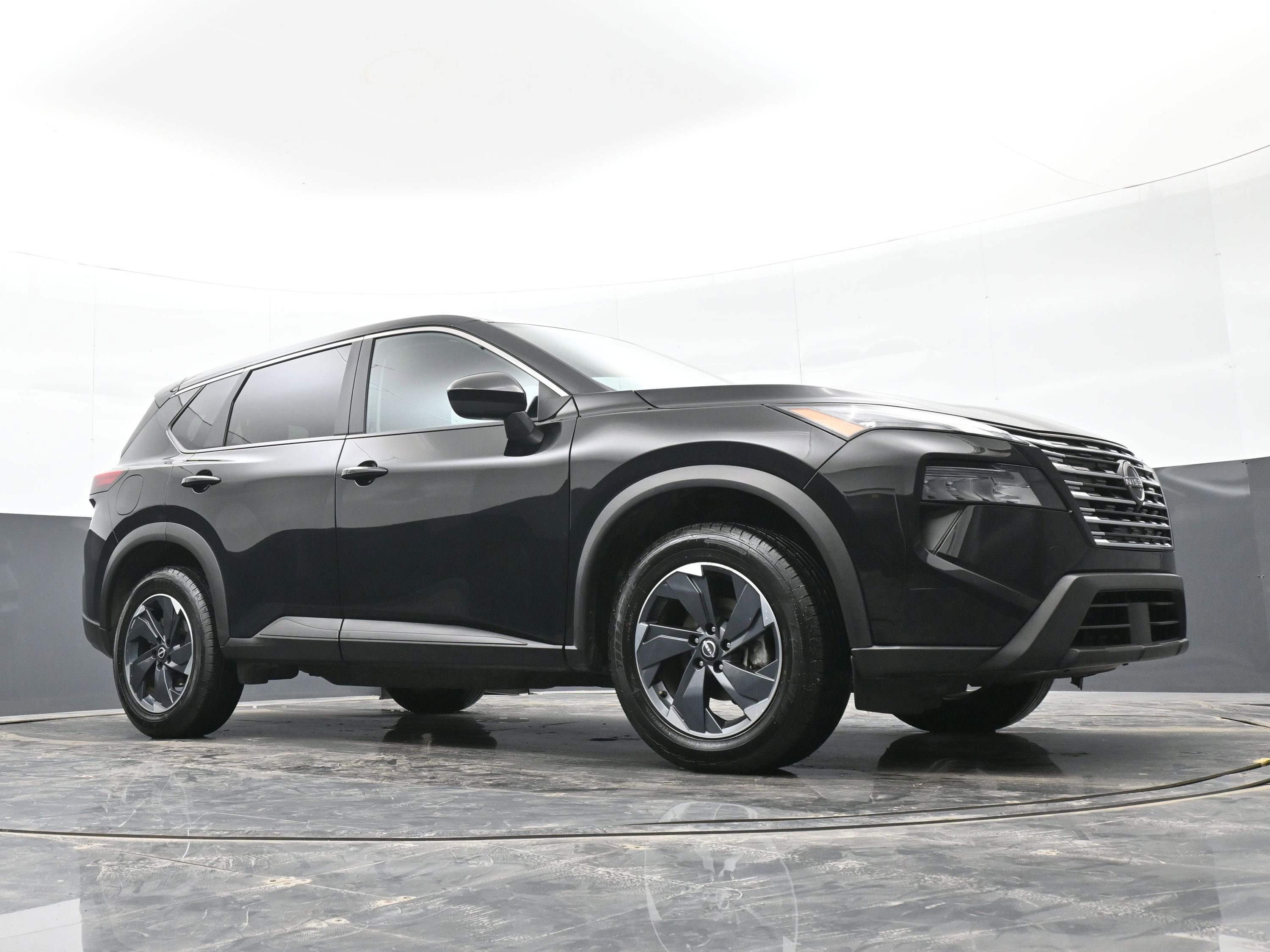 Used 2024 Nissan Rogue SV image 36