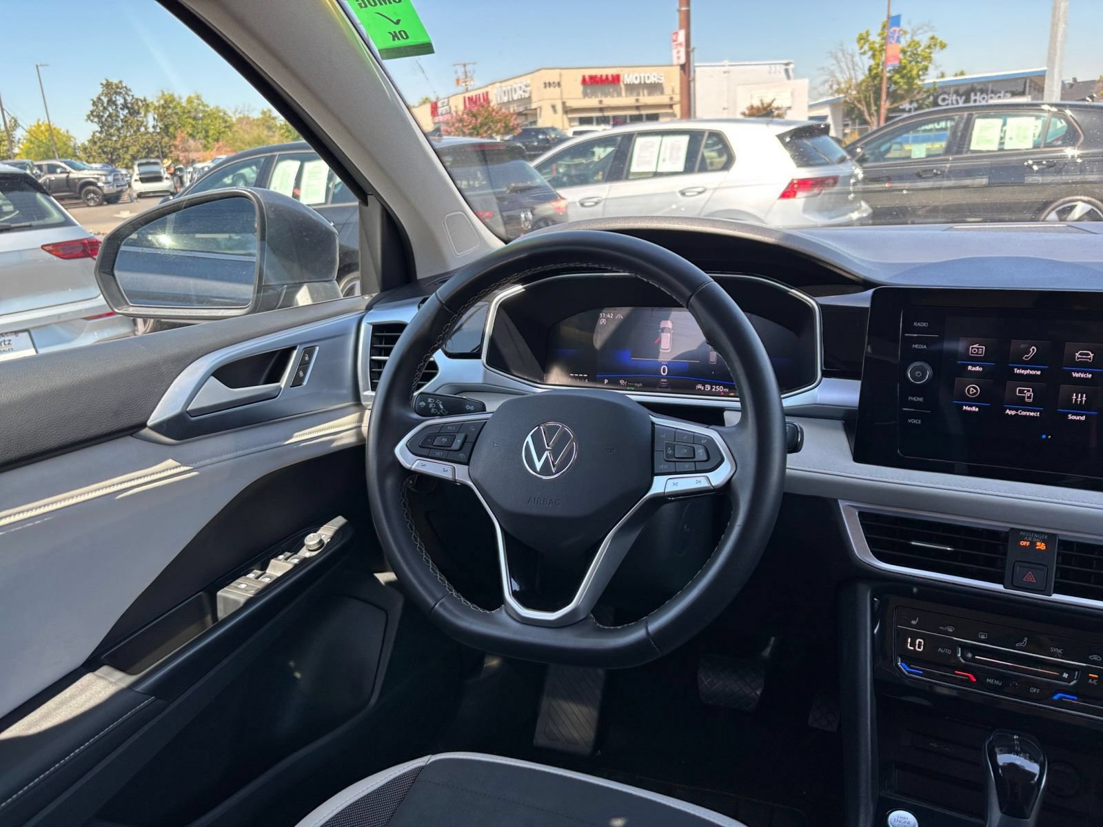 Used 2026 Volkswagen Taos SE AWD/4WD image 35