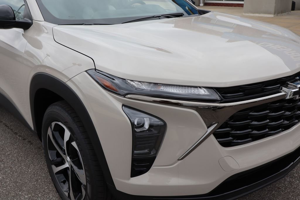 New 2026 Chevrolet Trax RS image 3