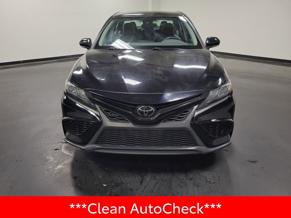 Used 2022 Toyota Camry SE FWD image 3