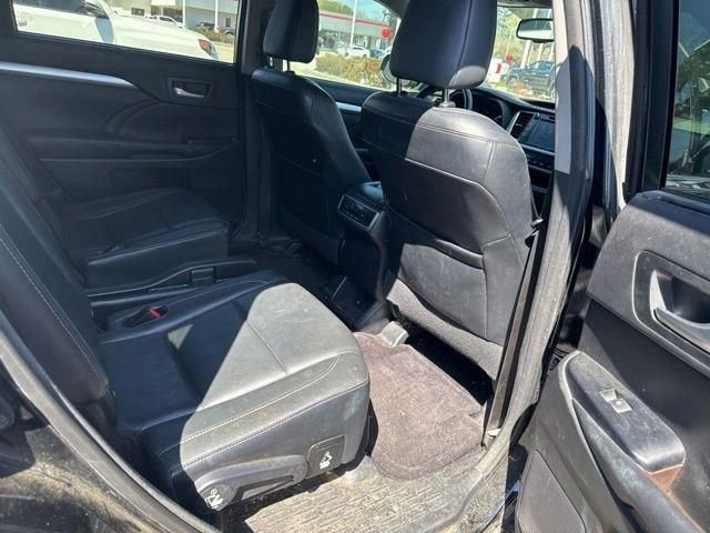 Used 2016 Toyota Highlander XLE image 30