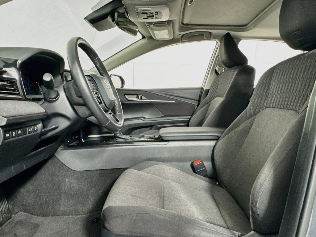 Used 2025 Toyota Camry LE w/ Convenience Package FWD image 10