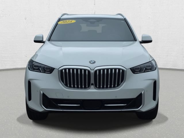 Used 2025 BMW X5 xDrive40i w/ Parking Assistance Package AWD/4WD image 2