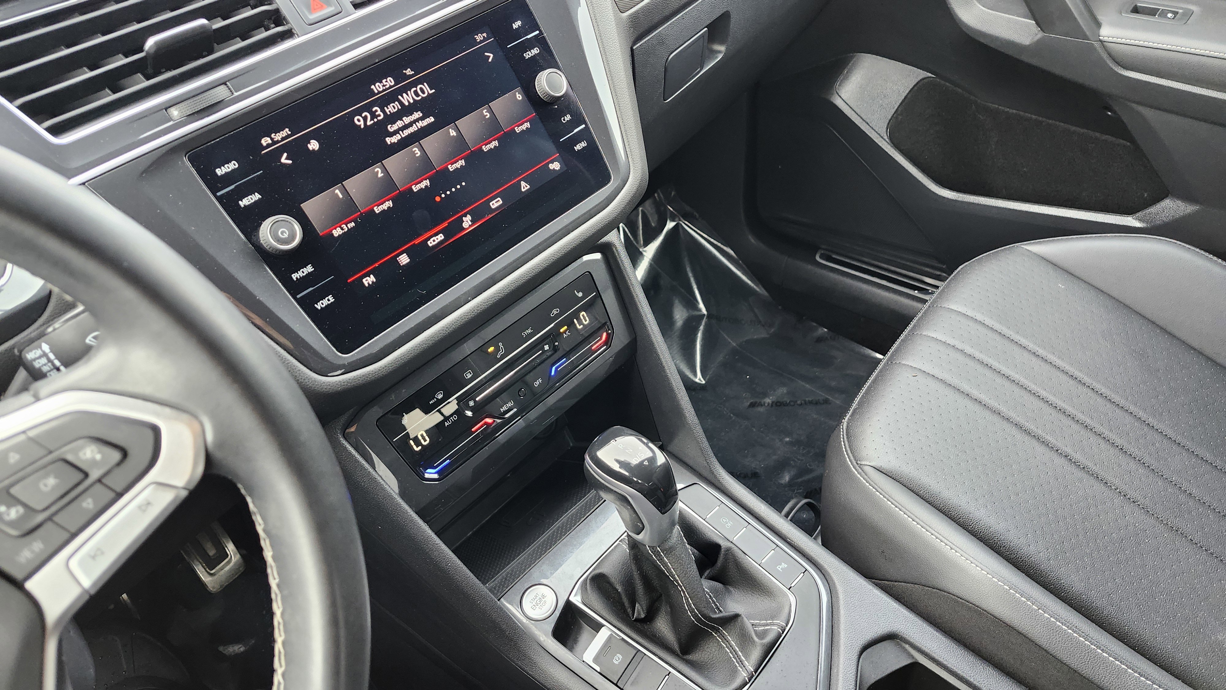 Used 2023 Volkswagen Tiguan SE R-Line image 28