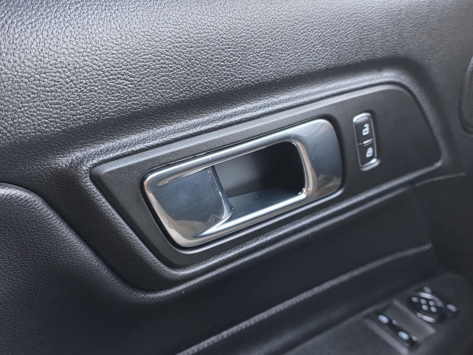 Used 2018 Ford Mustang Premium image 9