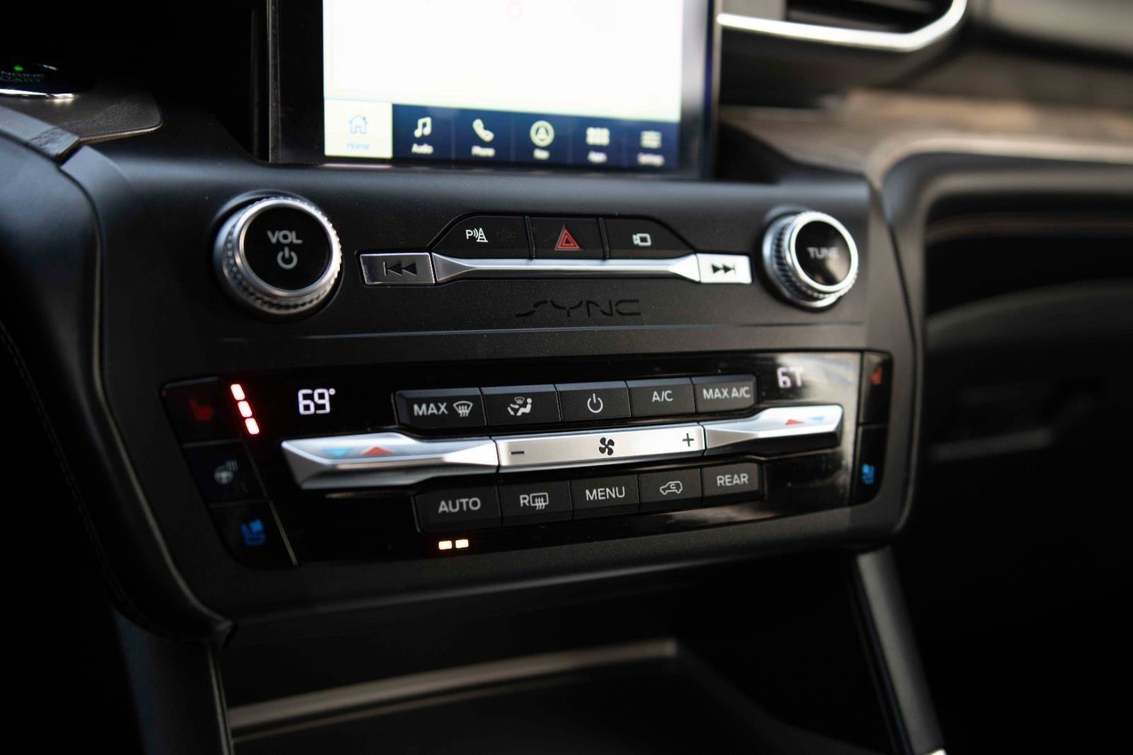 Used 2020 Ford Explorer Platinum w/ Premium Technology Package image 11