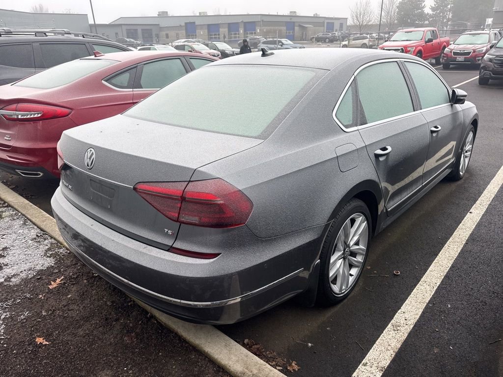 Used 2017 Volkswagen Passat 1.8T SEL Premium image 3