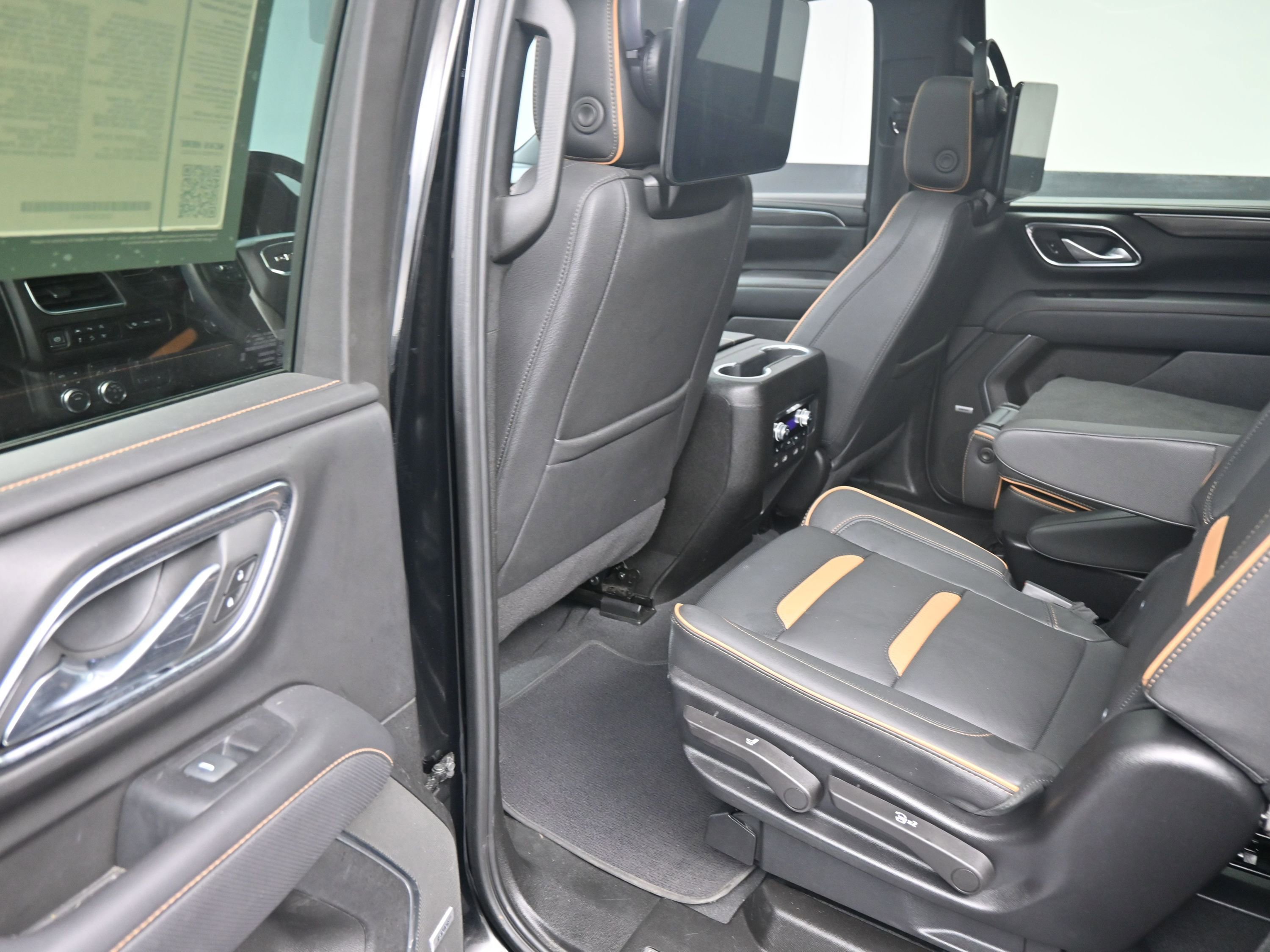 Used 2024 GMC Yukon AT4 w/ Technology Package image 17