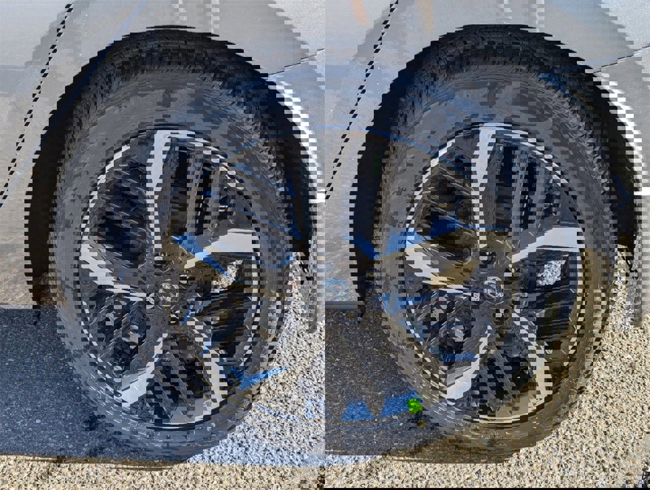 New 2025 Nissan Versa SR w/ Trunk Package image 9