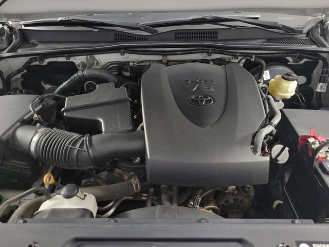 Used 2017 Toyota Tacoma SR5 AWD/4WD image 13