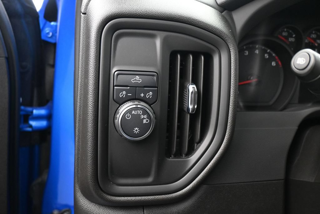 Used 2025 Chevrolet Silverado 1500 Custom w/ Turbomax Blackout Package RWD image 17