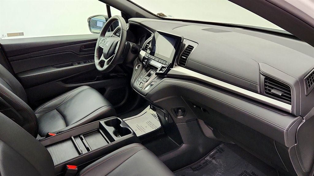 Used 2023 Honda Odyssey Sport image 26