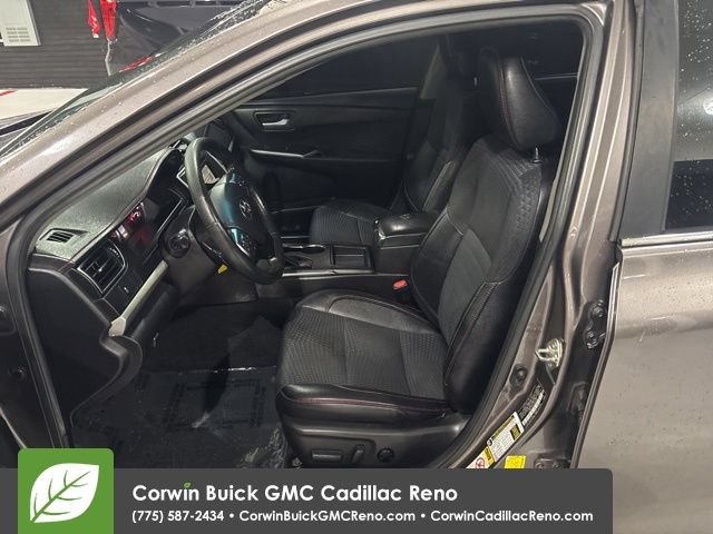 Used 2015 Toyota Camry SE w/ Moonroof Package FWD image 12