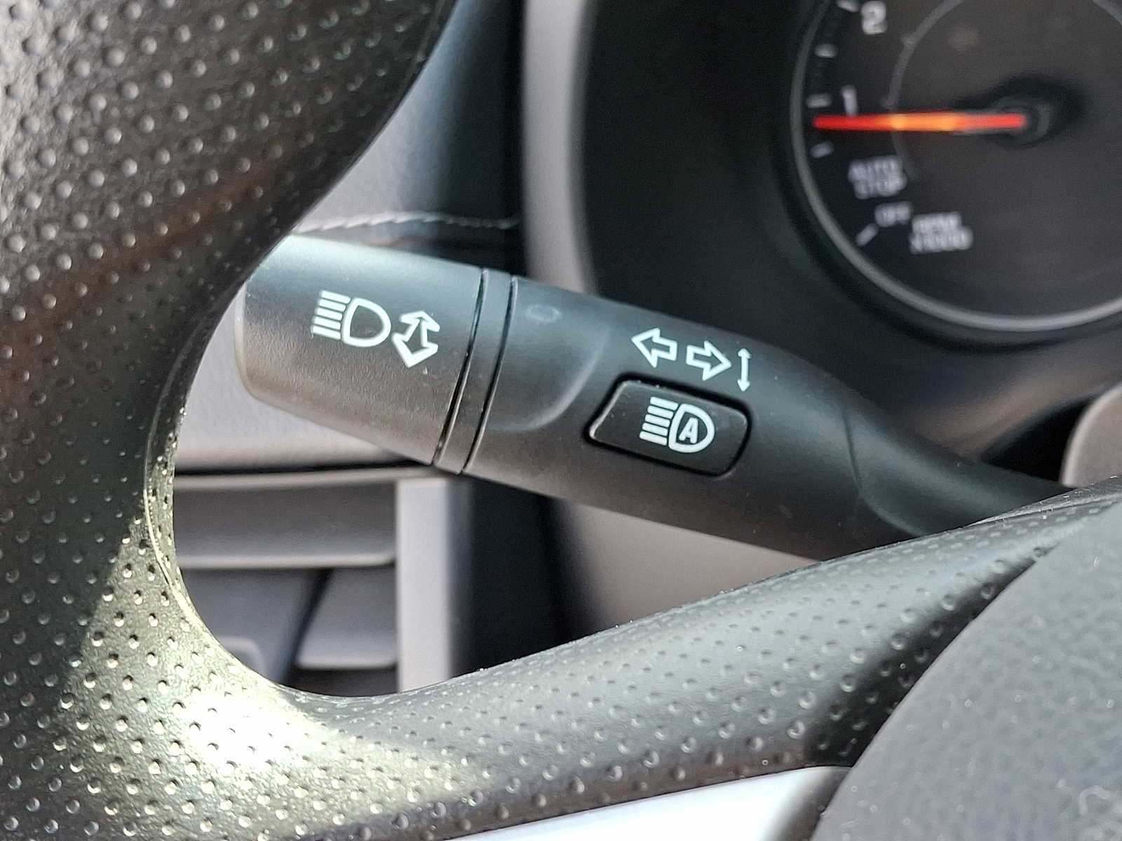 Used 2024 GMC Terrain SLE w/ Driver Convenience Package image 24