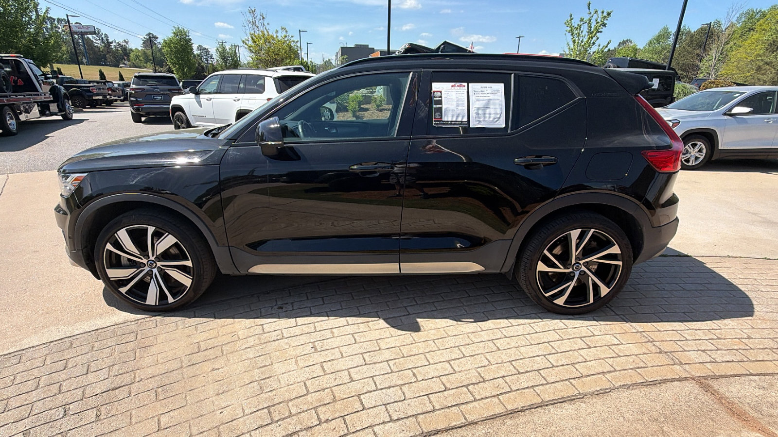 Used 2022 Volvo XC40 P8 Recharge Plus AWD/4WD image 11