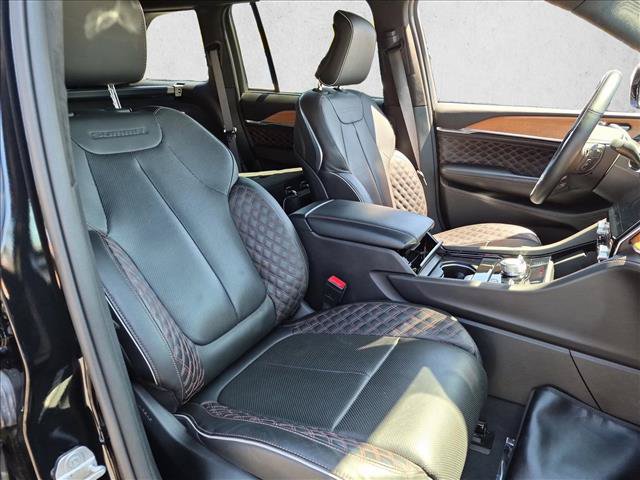 Used 2023 Jeep Grand Cherokee Summit AWD/4WD image 23