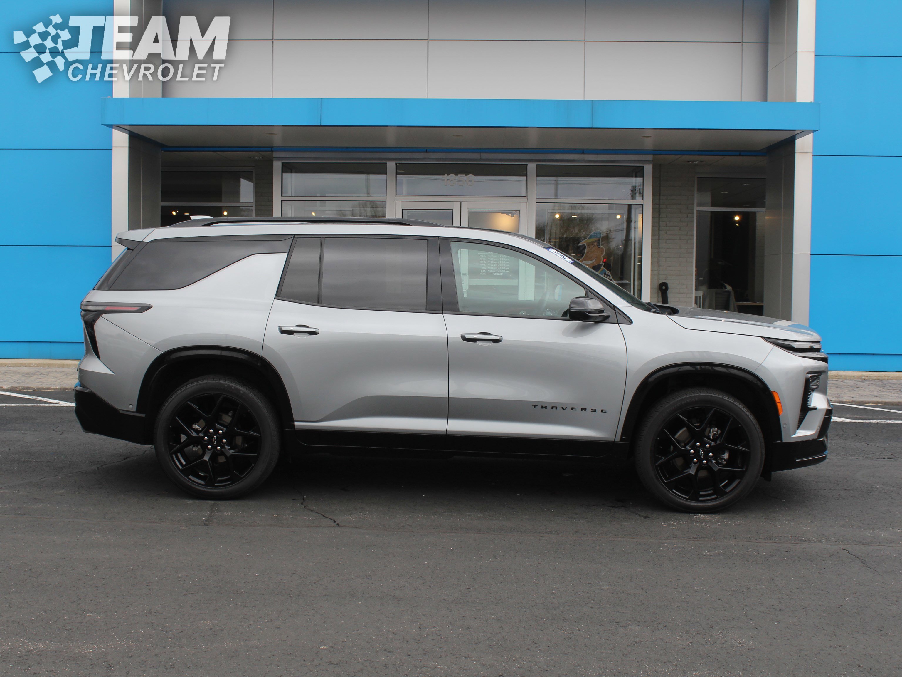 Certified 2024 Chevrolet Traverse RS image 3