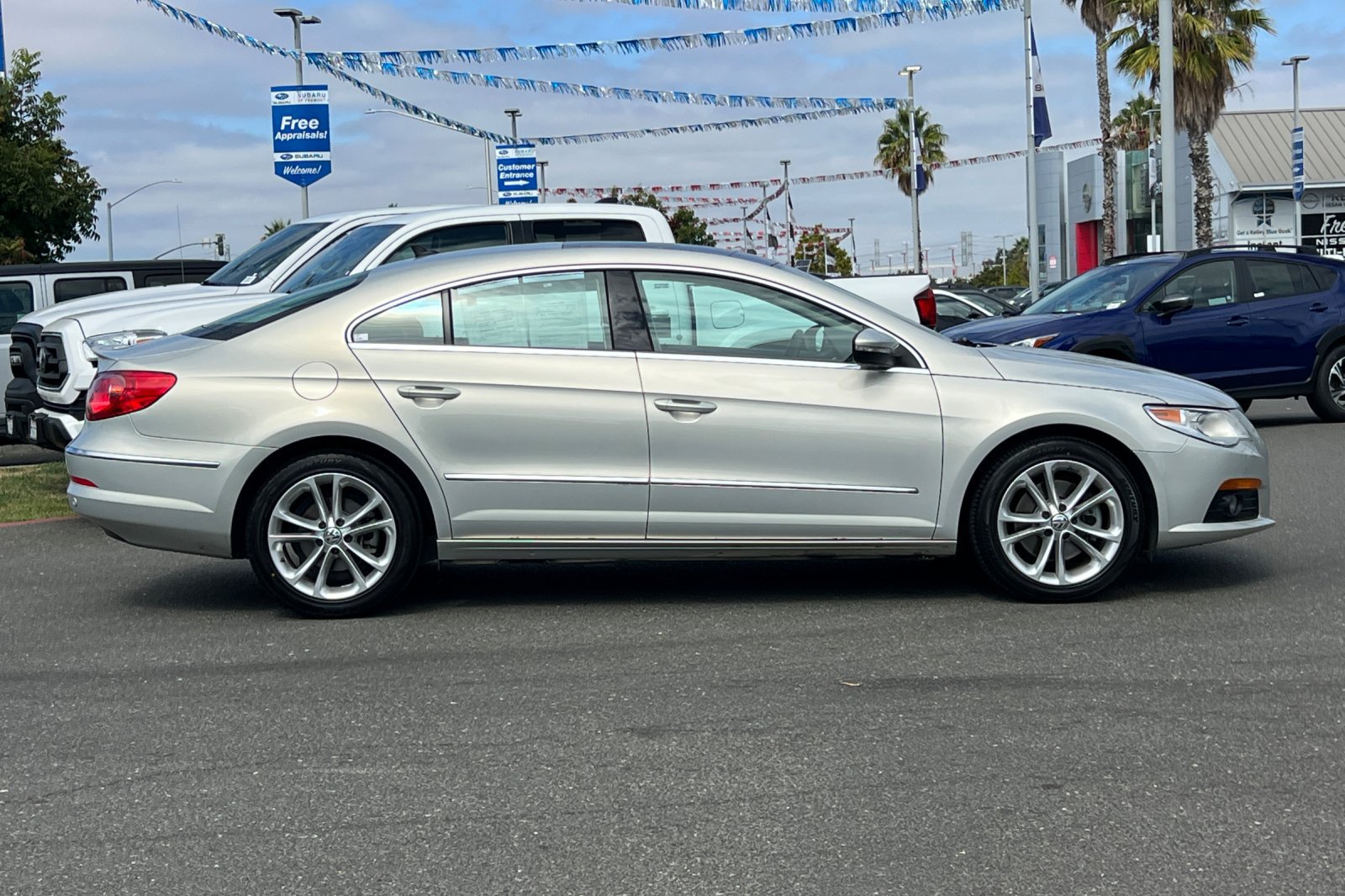 Used 2010 Volkswagen CC Luxury FWD image 3