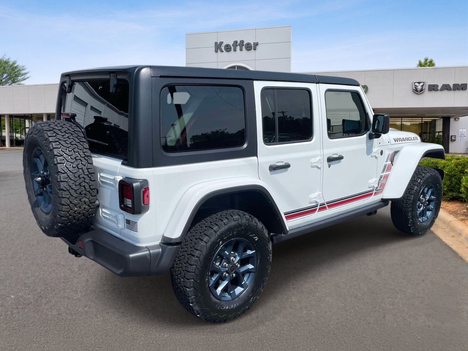 Used 2026 Jeep Wrangler Unlimited Sport w/ Dual Top Group AWD/4WD image 6