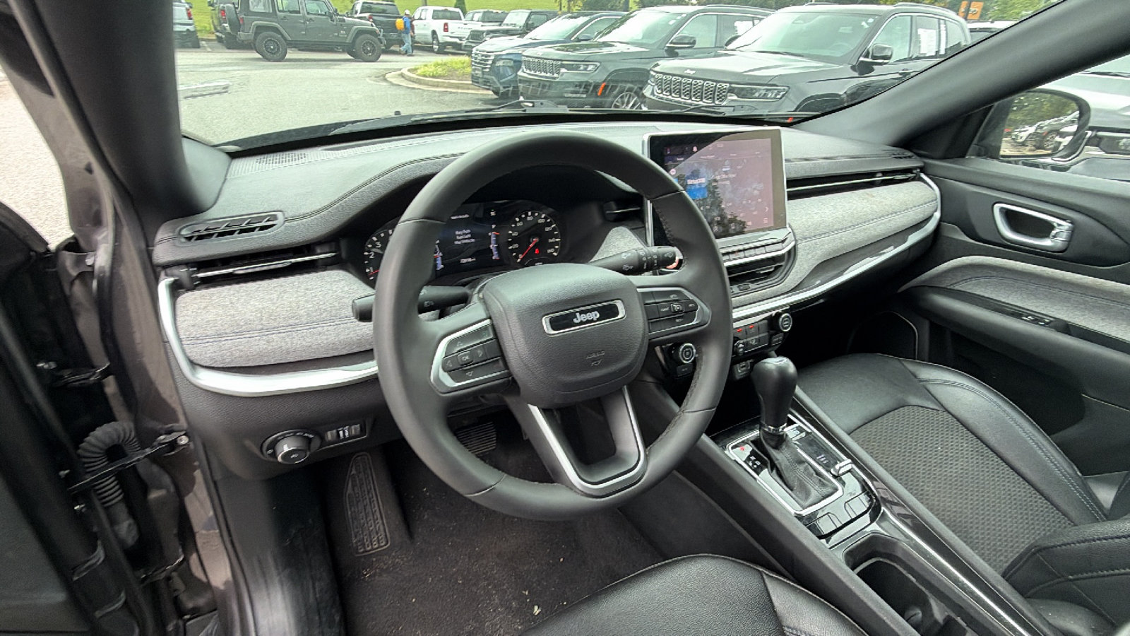 Used 2024 Jeep Compass Latitude AWD/4WD image 24