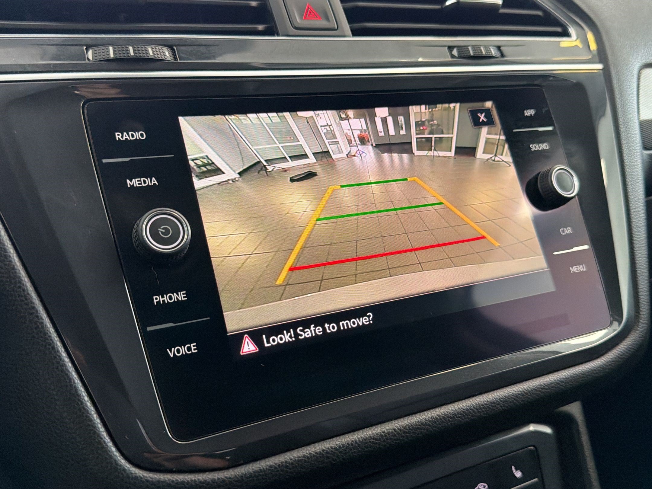 Used 2022 Volkswagen Tiguan SE FWD image 18