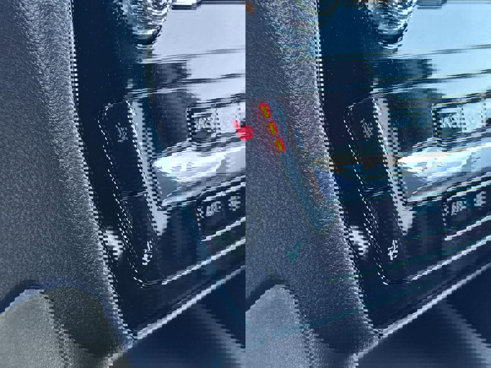 Used 2024 Ford Explorer ST-Line w/ Class IV Trailer Tow Package image 20