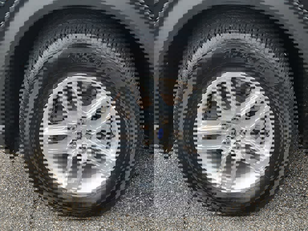 Used 2025 Ford Explorer Active image 10