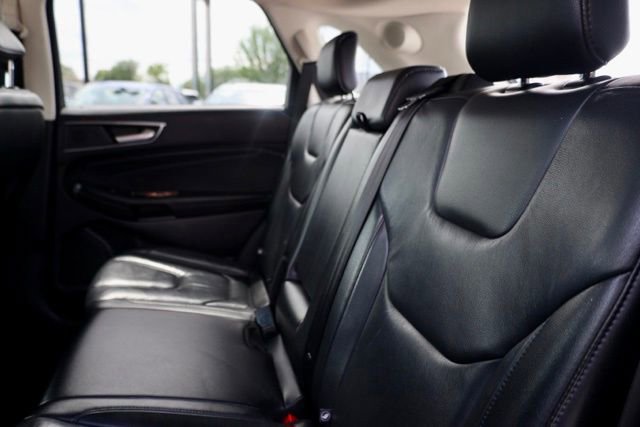 Used 2020 Ford Edge Titanium image 29