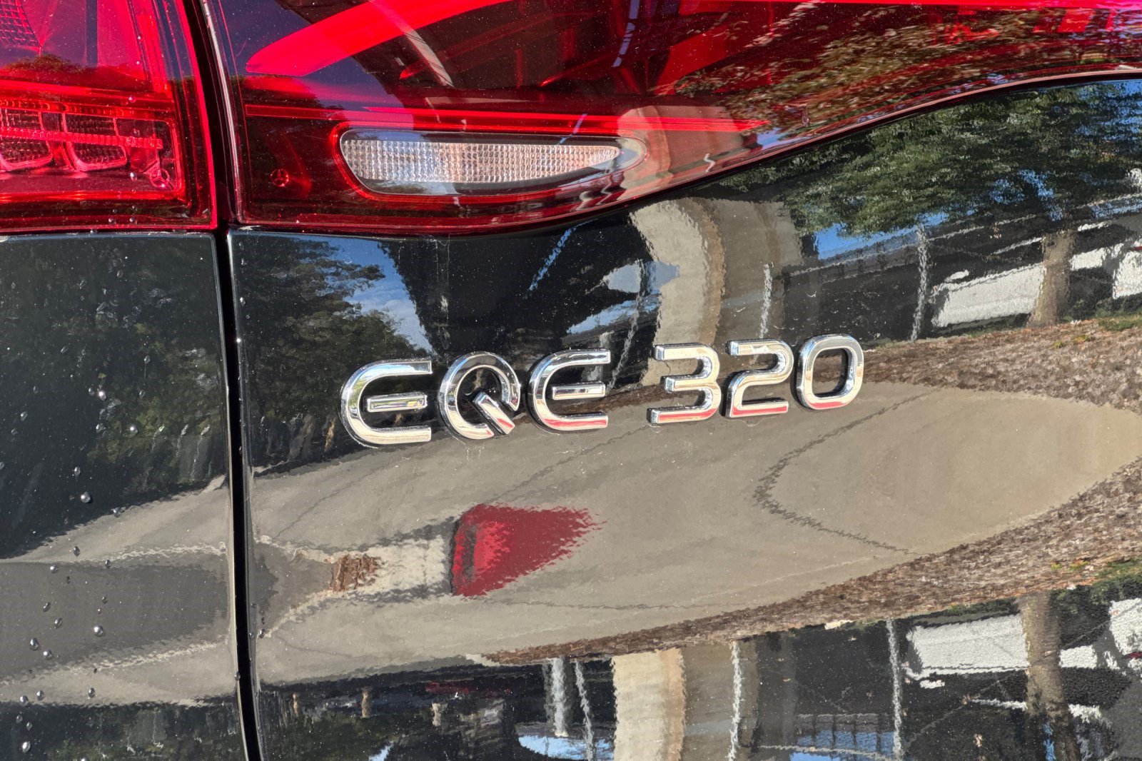 Certified 2026 Mercedes-Benz EQE 320 4MATIC SUV image 31