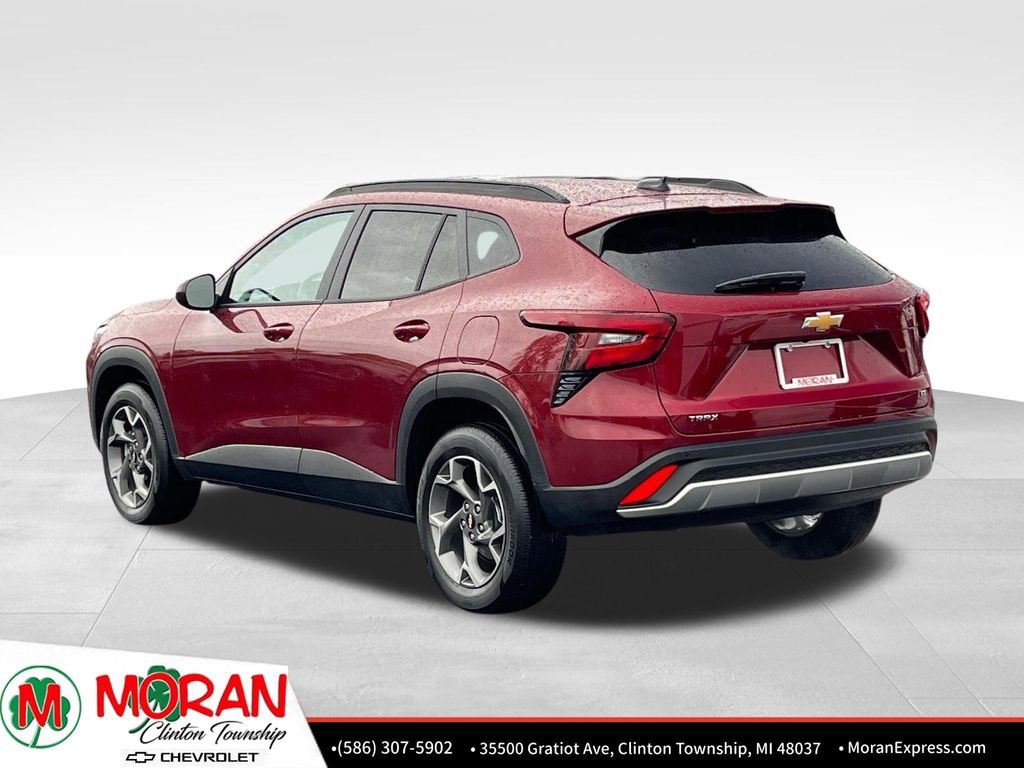 Certified 2025 Chevrolet Trax LT w/ Driver Confidence Package FWD image 4