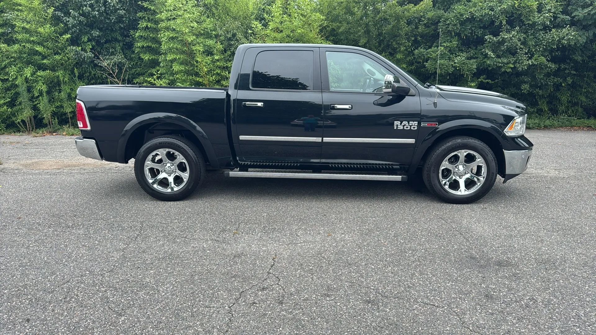 Used 2016 RAM 1500 Laramie w/ Convenience Group image 4