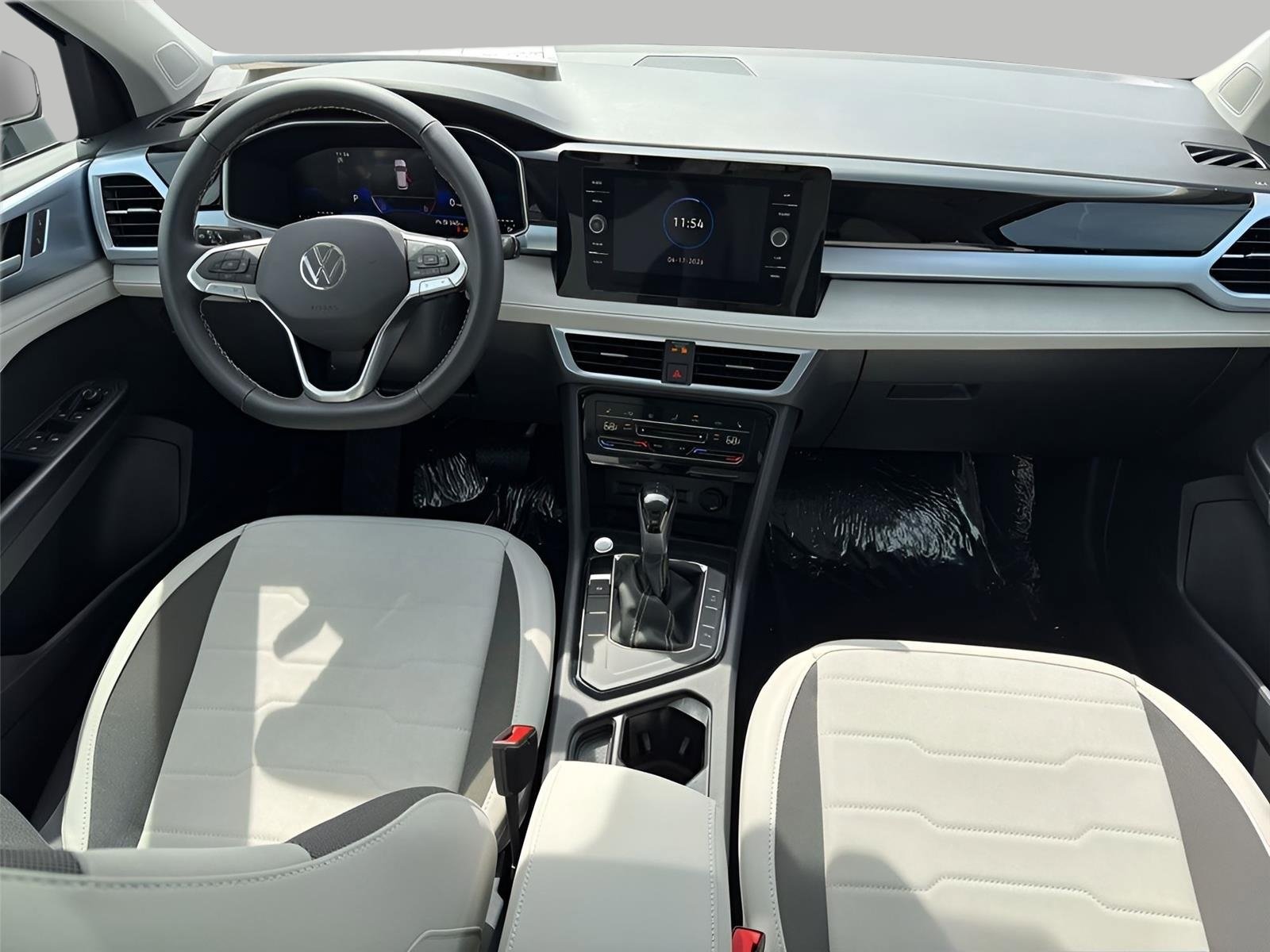 New 2026 Volkswagen Taos SE FWD image 9
