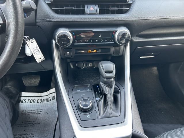 Used 2024 Toyota RAV4 LE AWD/4WD image 19